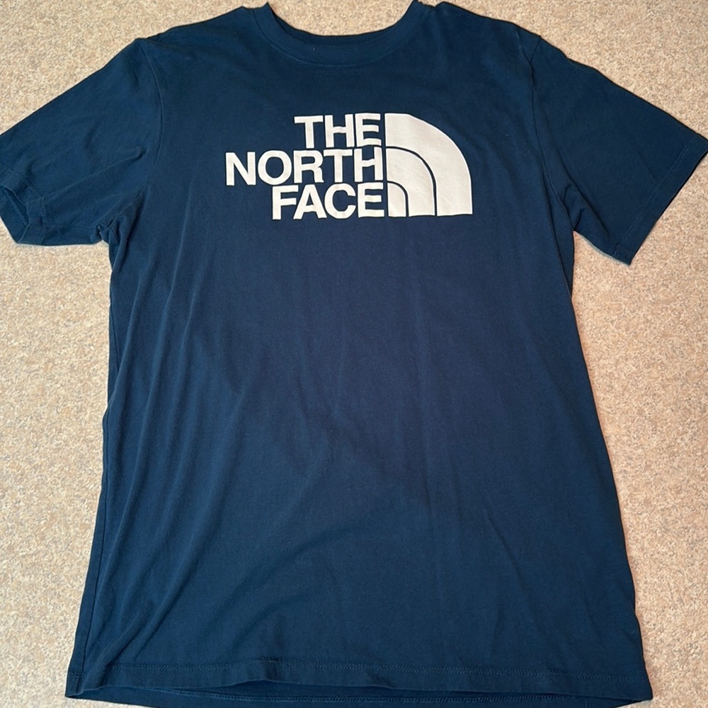 Men’s The North Face Tee.